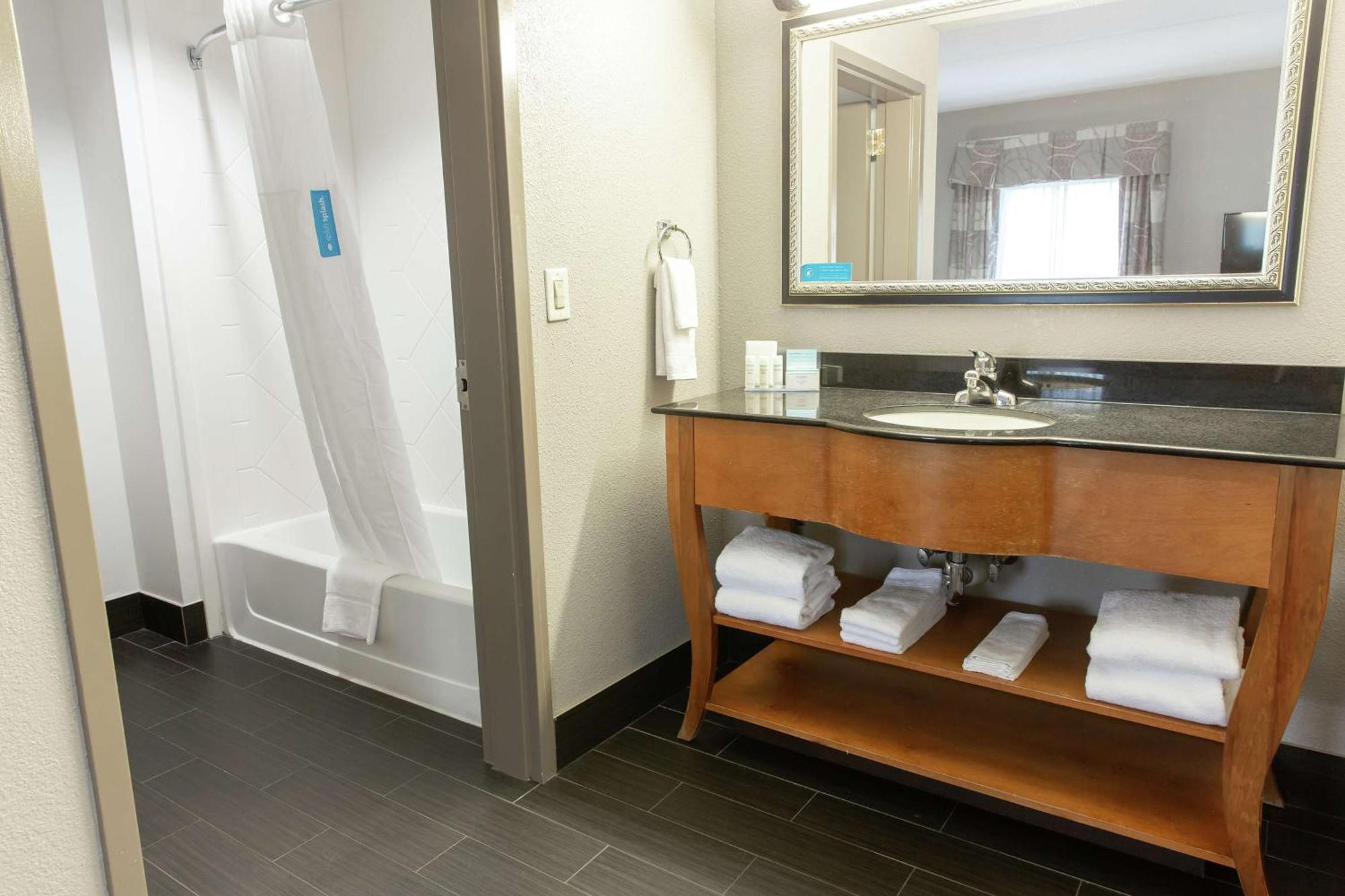 Hampton Inn & Suites Chesapeake-Square Mall Eksteriør billede