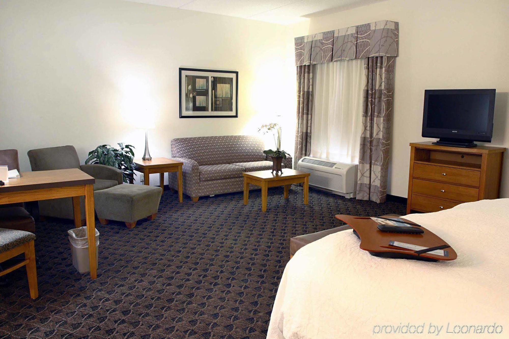 Hampton Inn & Suites Chesapeake-Square Mall Værelse billede